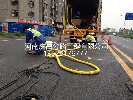 公路注漿施工隊(duì)：冬季日常道路養(yǎng)護(hù)工作，十分重要！
