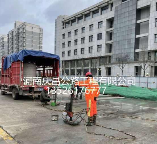公路壓漿隊(duì)提醒，公路養(yǎng)護(hù)不可少！