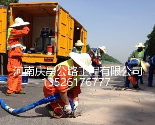 公路壓漿施工隊(duì)：公路為何需要養(yǎng)護(hù)？