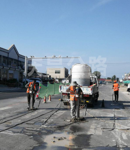 公路壓漿施工隊(duì)